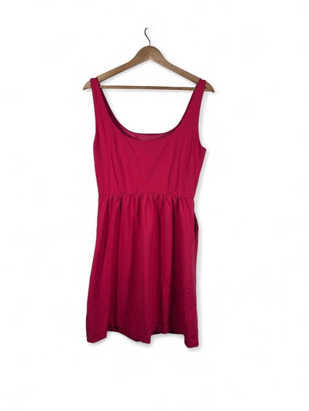 Such a good little red dress. ❤️